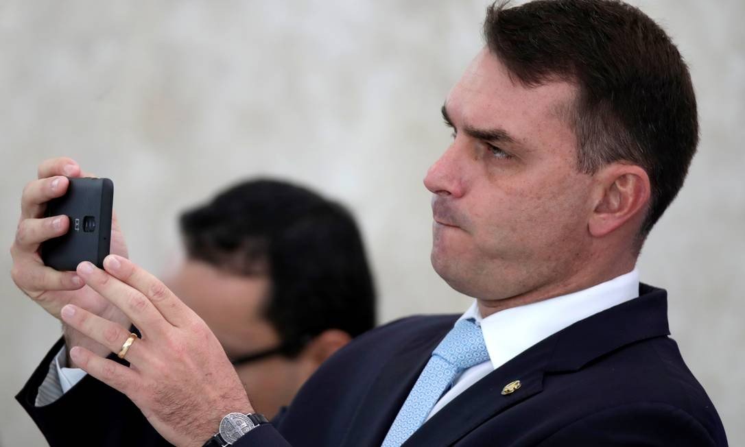 MP impede arquivamento pedido pela PF de investigação contra Flávio Bolsonaro
