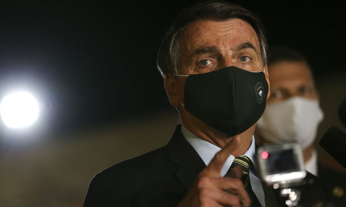 Bolsonaro fala em reabertura "responsável" da economia