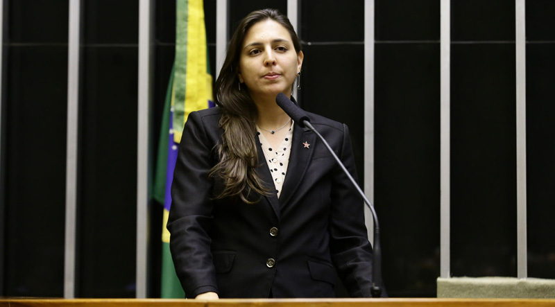 Após vídeo, deputada do PT no RN ataca Bolsonaro e Mourão: "criminosos"