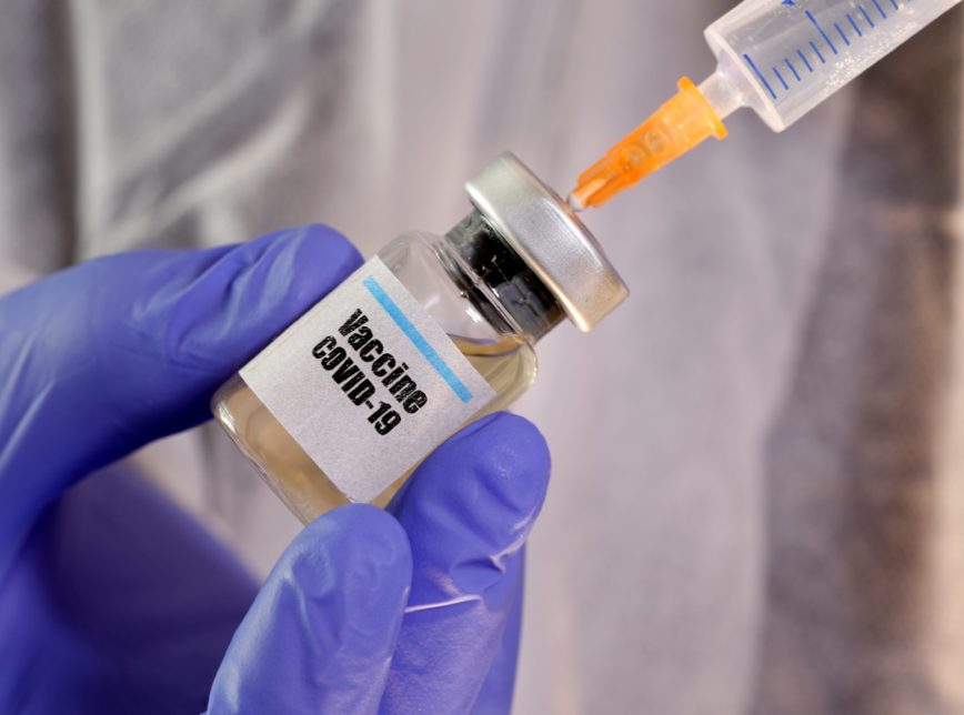 Primeira vacina contra Covid-19 testada em humanos é segura e eficaz, diz estudo