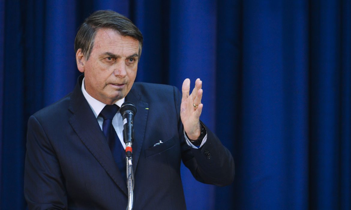 Bolsonaro avisou a Moro que trocaria comando da PF antes de reunião ministerial