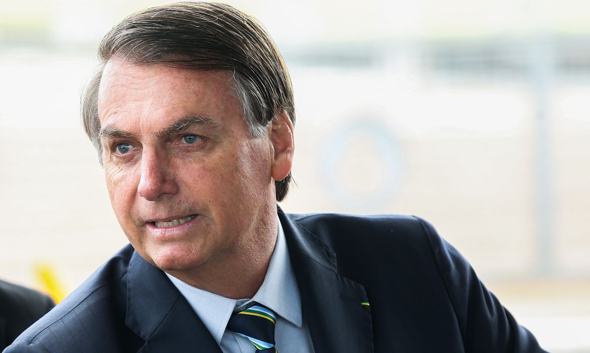 Bolsonaro diz que "alguns" governadores desviam recursos de combate à Covid-19