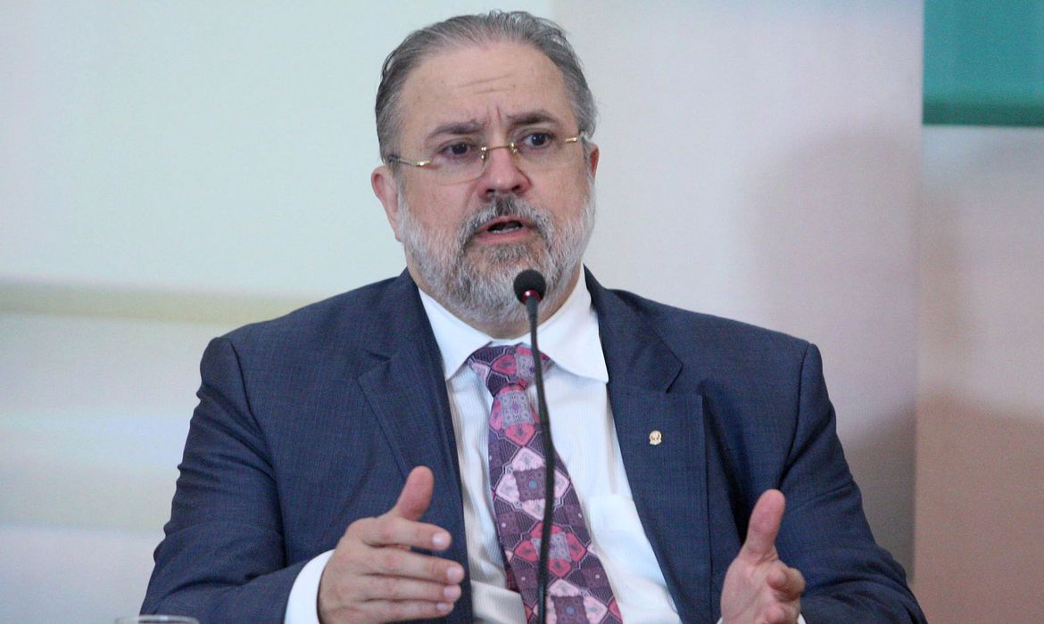 PGR instaura procedimento preliminar para apurar ataque com fogos ao Supremo