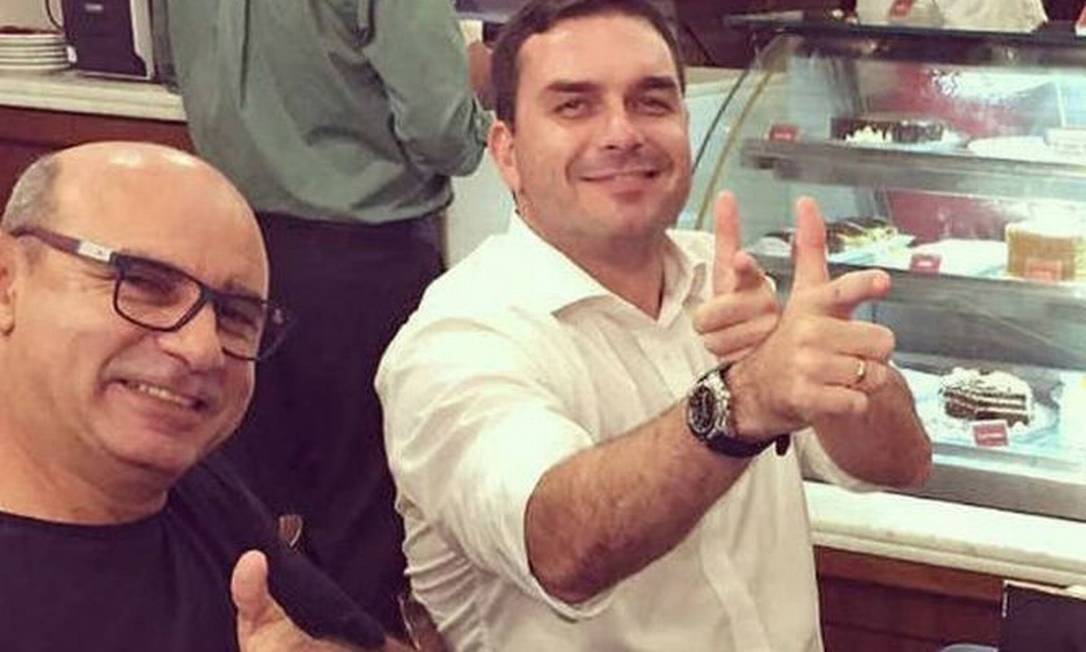 Queiroz, ex-assessor de Flávio Bolsonaro, é preso no interior de SP