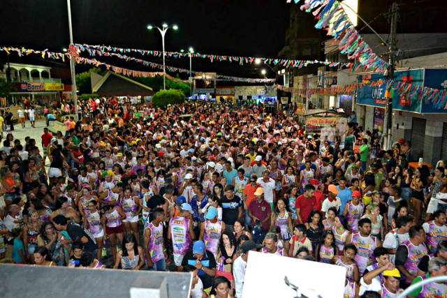 Ex-prefeito deve pagar multa por contratação irregular de bandas para o Carnaval