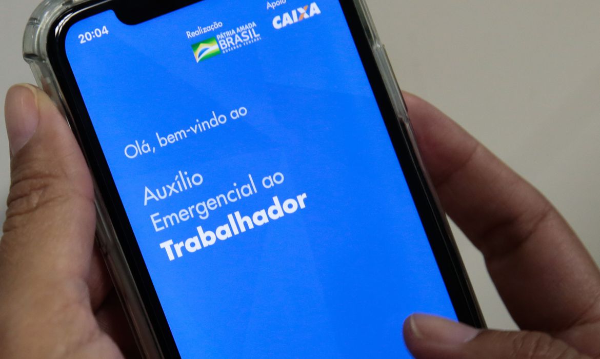 Auxílio emergencial terá mais mais duas parcelas de R$ 600, anuncia Paulo Guedes