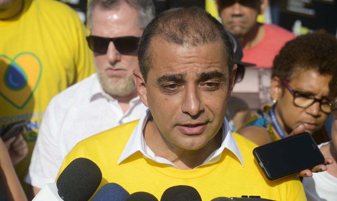Ex-secretário de Saúde do Rio é levado para Cidade da Polícia