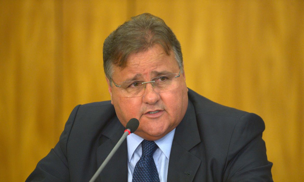 STF põe em prisão domiciliar ex-ministro flagrado com 'bunker' de R$ 51 milhões