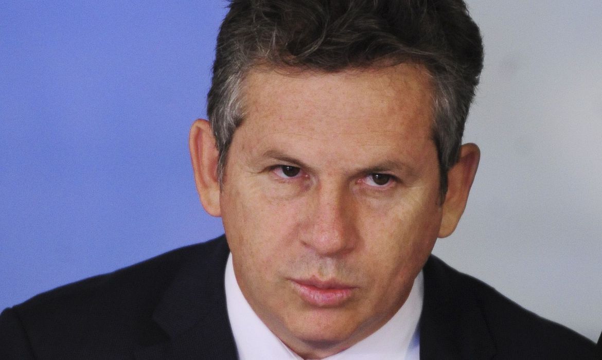 Governador de Mato Grosso é internado com pneumonia