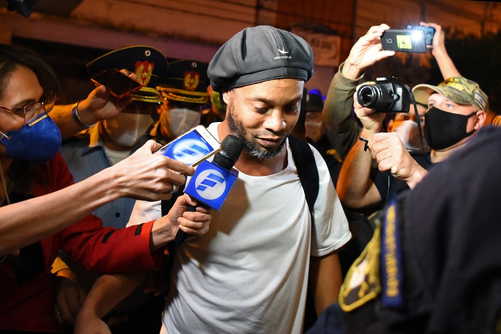 MP do Paraguai desiste de denúncia e Ronaldinho Gaúcho pode voltar para o Brasil
