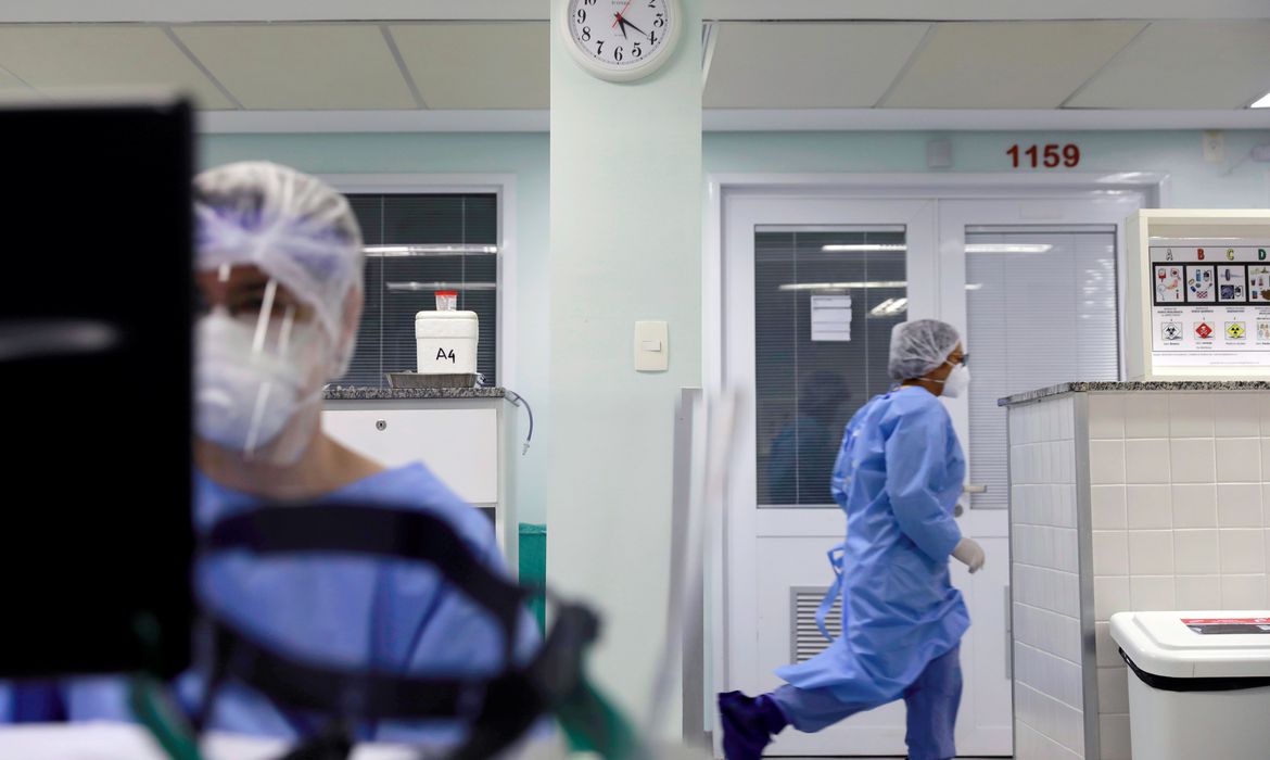 Brasil chega a 100 mil mortes e ultrapassa os 3 milhões de casos de Covid-19