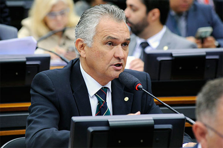 Deputado federal critica Fátima por punição a PM: "Você não é mais sindicalista"