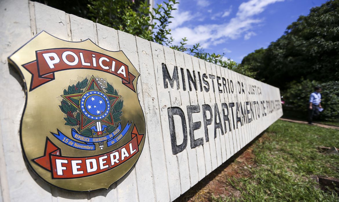 PF cumpre 36 mandados de prisão em oito estados e no DF
