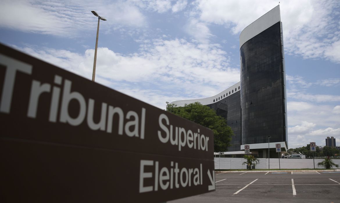 TSE adia decisão a respeito de tese sobre abuso de poder religioso