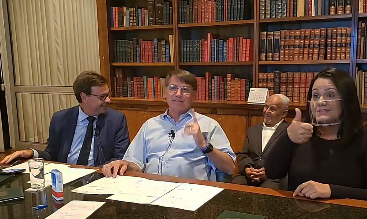 Bolsonaro: "Ideia de furar o teto existe, o pessoal debate, qual é o problema?"