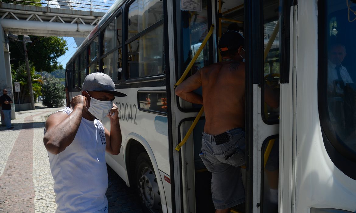 Governadora decreta retorno de frota regular dos ônibus intermunicipais no RN