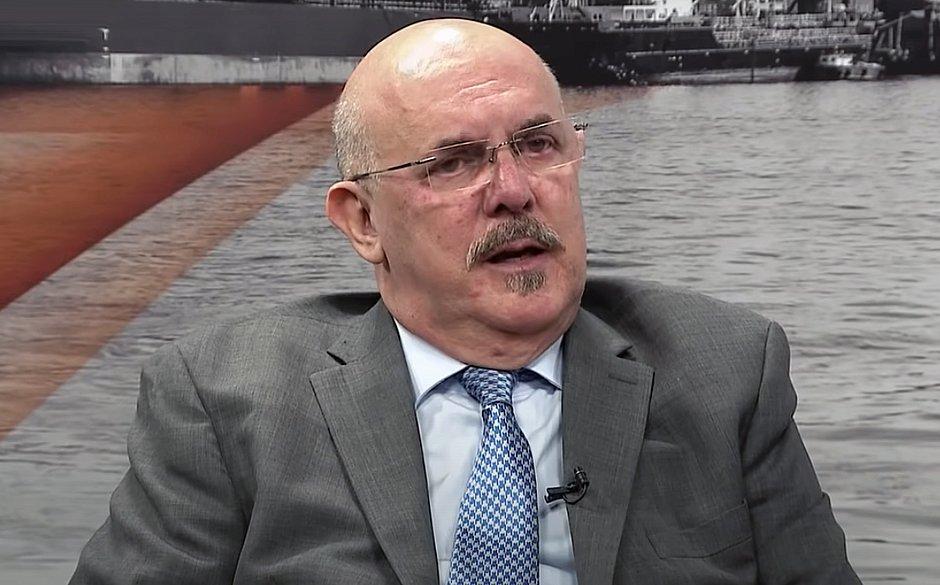 Covid: Ministro do MEC diz que teria "dificuldade" de mandar filho para a escola