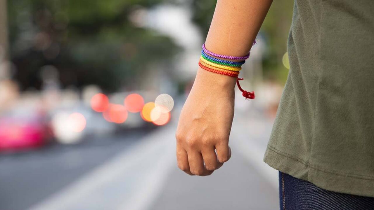 Lei obriga estabelecimentos a fixar cartazes contra ‘LGBTfobia’ no RN