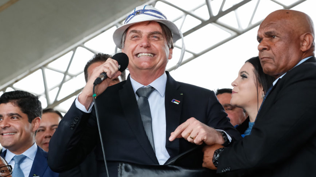 Aprovação do governo Bolsonaro sobe para 52%; desaprovação cai para 40%