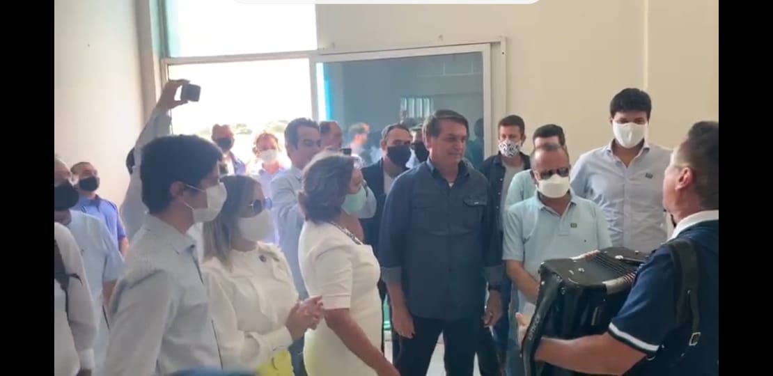 VÍDEO: Amazan recebe Bolsonaro e comitiva com música e sanfona no RN; assista