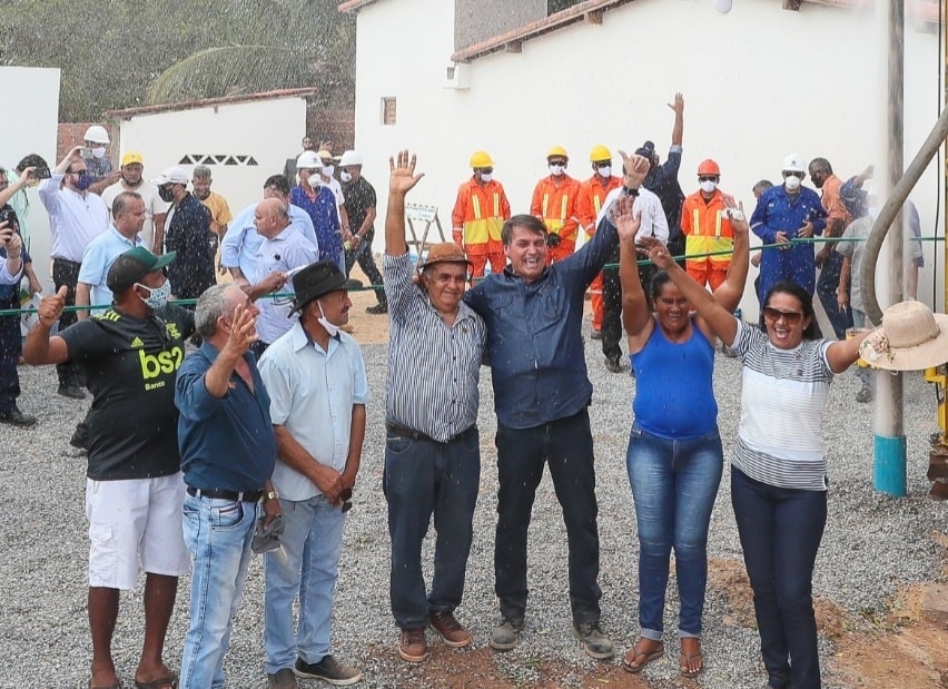 Bolsonaro anuncia dessalinizadores para 15 cidades do RN; veja lista