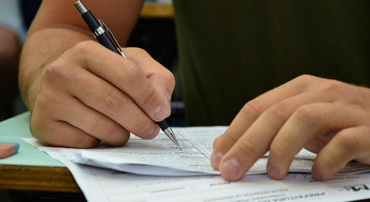 Concursos públicos oferecem 13.808 vagas com salários de até R$ 15 mil