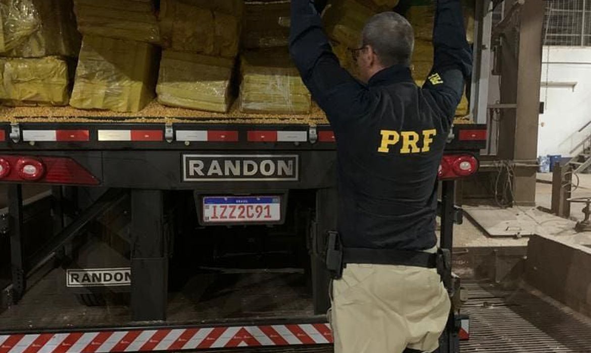 Em uma semana, ações da PRF apreendem 7 toneladas de drogas no país