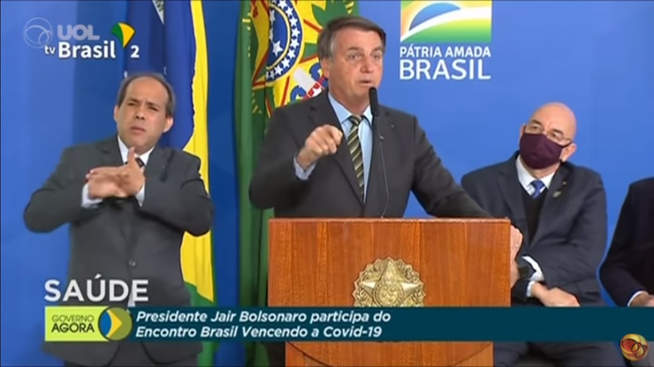 Bolsonaro diz que jornalistas têm mais chances de morrer de covid: 'bundão'