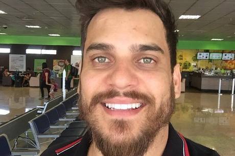 Cantor sertanejo Cauan recebe alta da UTI e está consciente