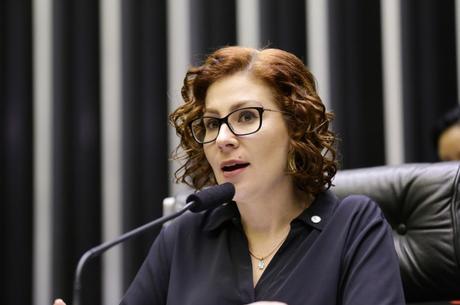 Com Covid-19, deputada federal é internada em Brasília