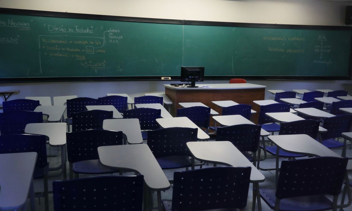VÍDEO: 'Momento já permite volta às aulas', diz secretário de Saúde de Natal