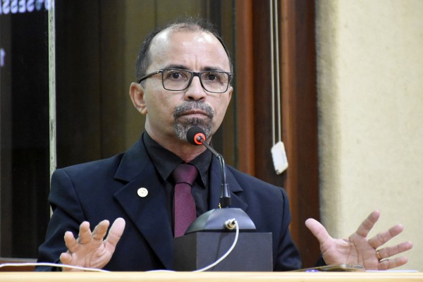 Sandro: Bolsonaro desrespeitou democracia ao nomear 3ª colocada para Ufersa