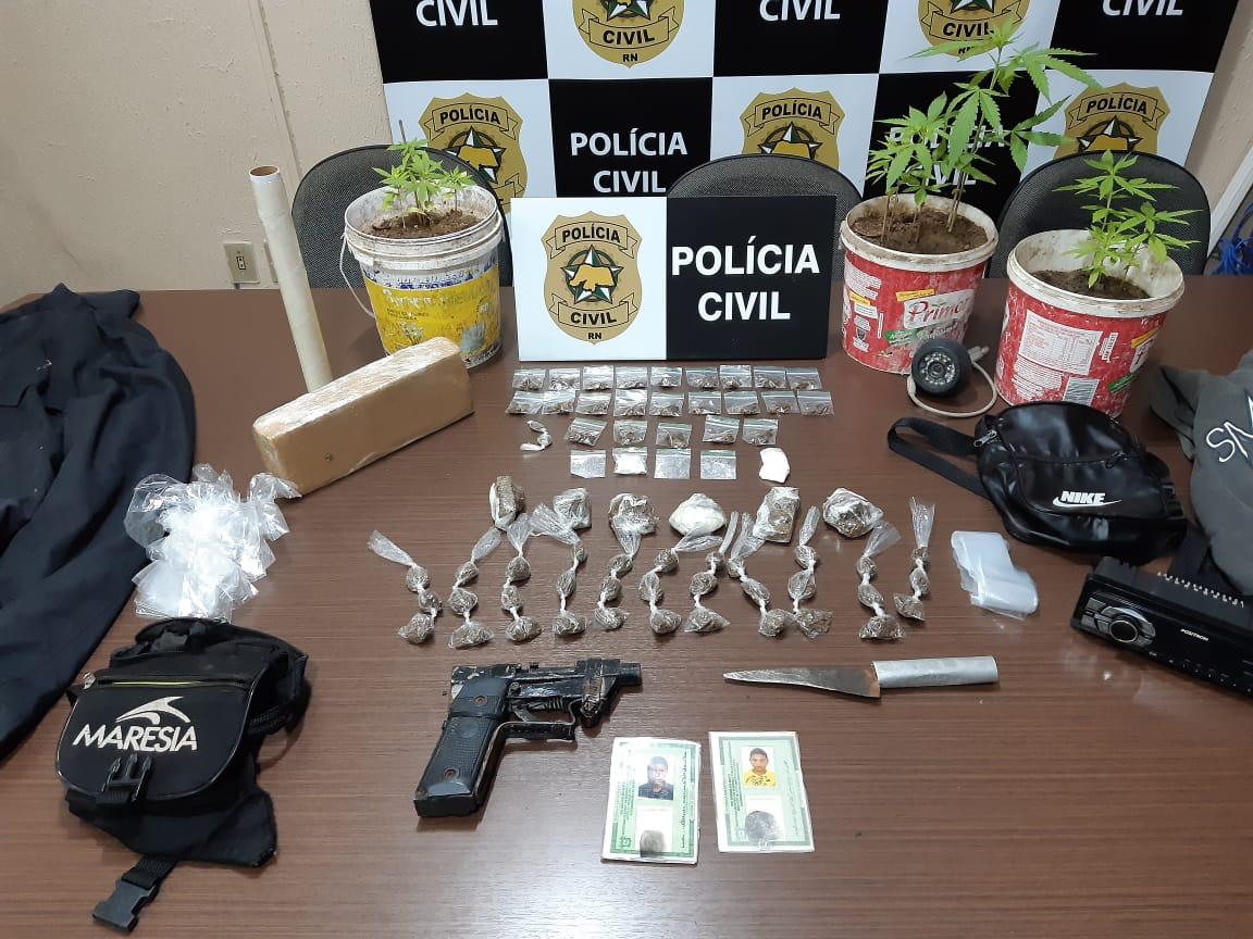 Polícia prende dupla em flagrante suspeita de tráfico de drogas em Macaíba