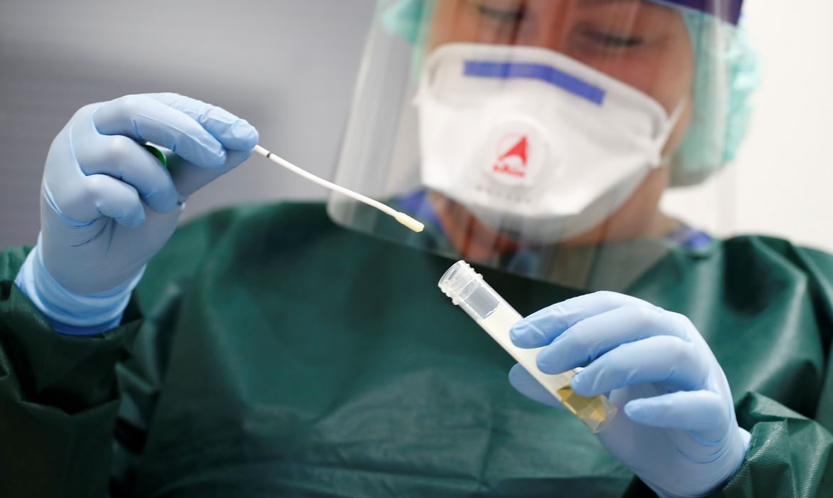 Casos de covid no Brasil já reduziram 15,6% em agosto