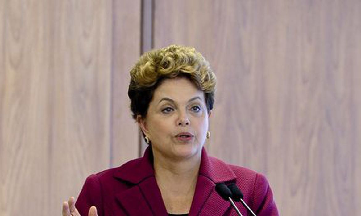 Justiça condena Dilma e PT por calote em campanha de 2014