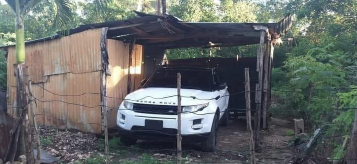Foto de Land Rover em barraco viraliza nas redes sociais; veja