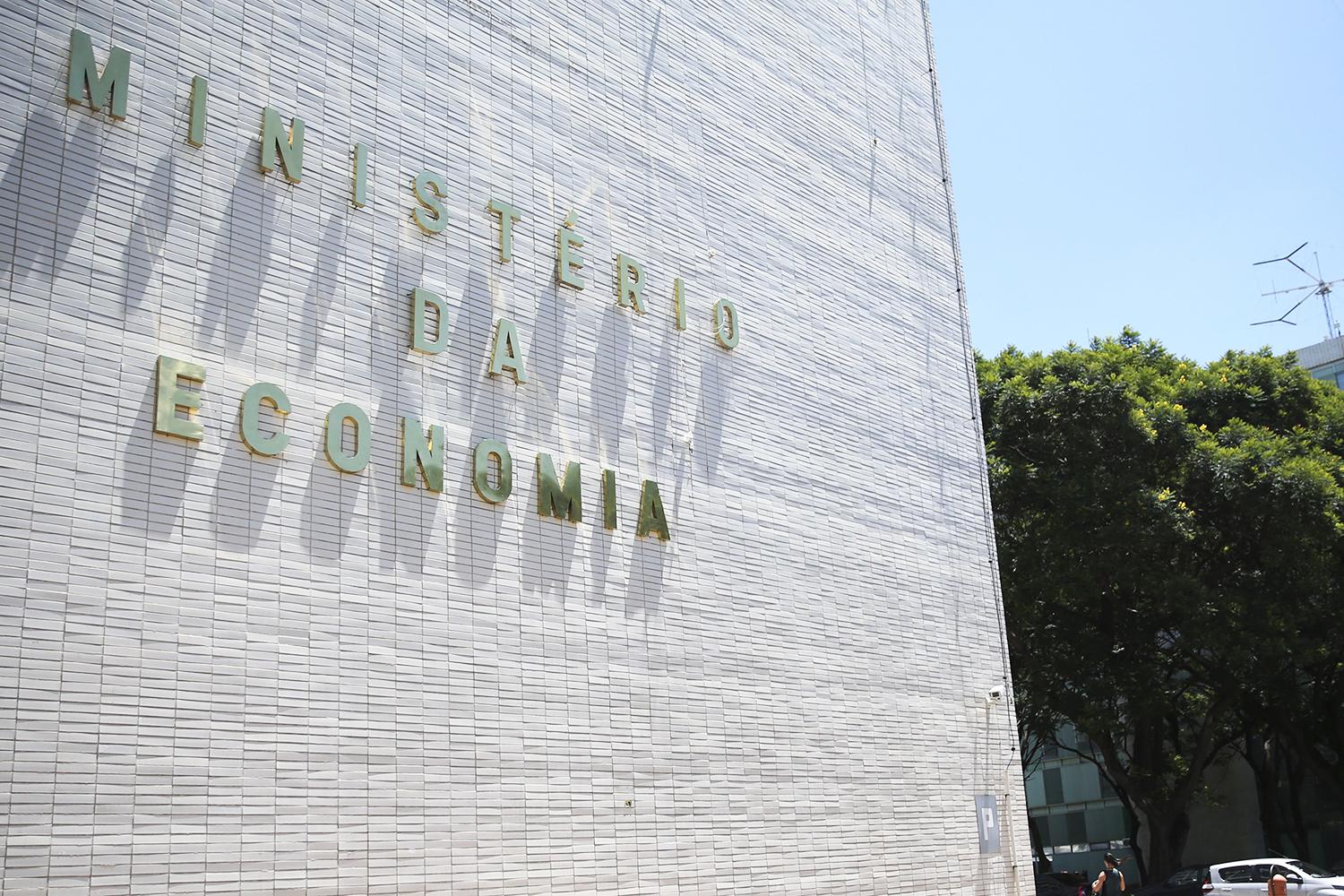Ministério da Economia abre concurso com 350 vagas; salários de até R$ 8,3 mil