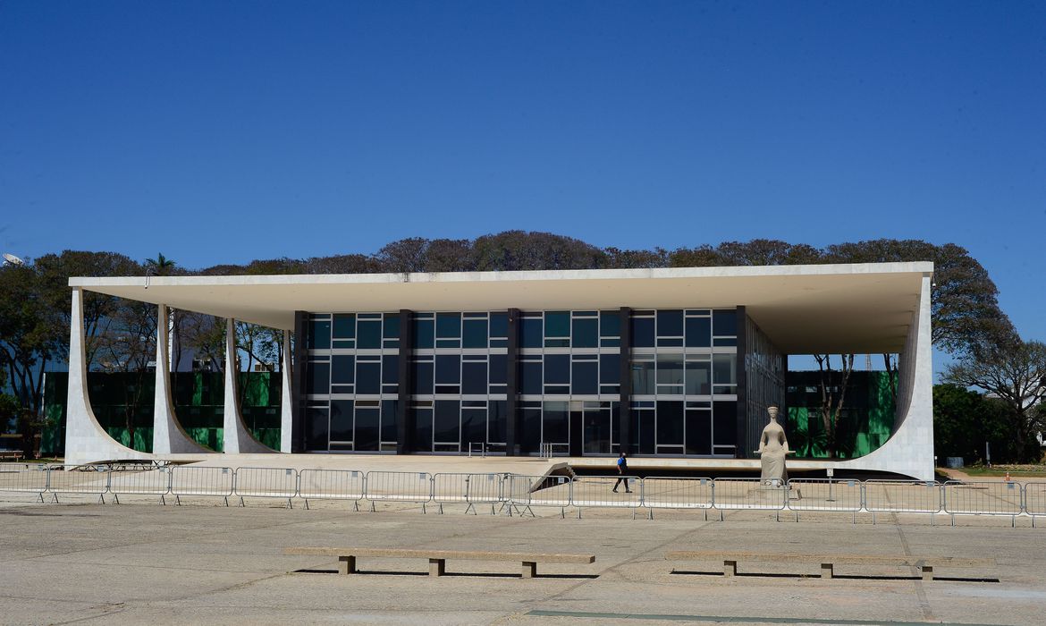 STF suspende processo aberto ontem contra ministro do TCU