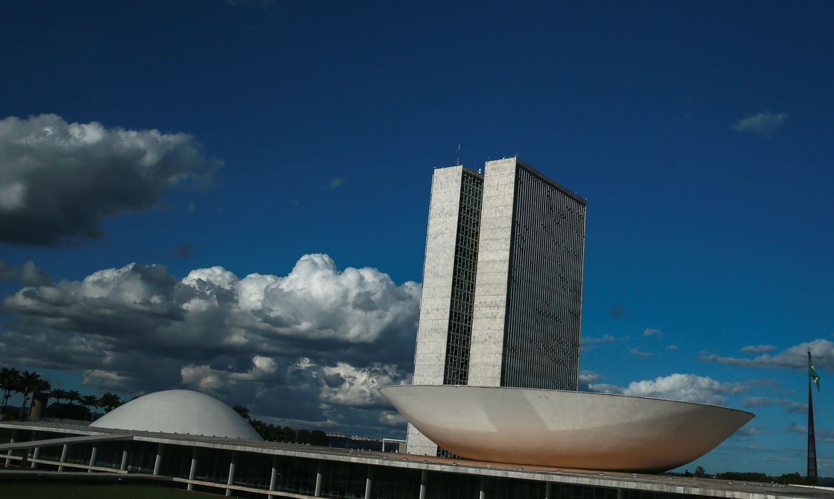 Câmara aprova projeto que dobra pena de corrupção na pandemia