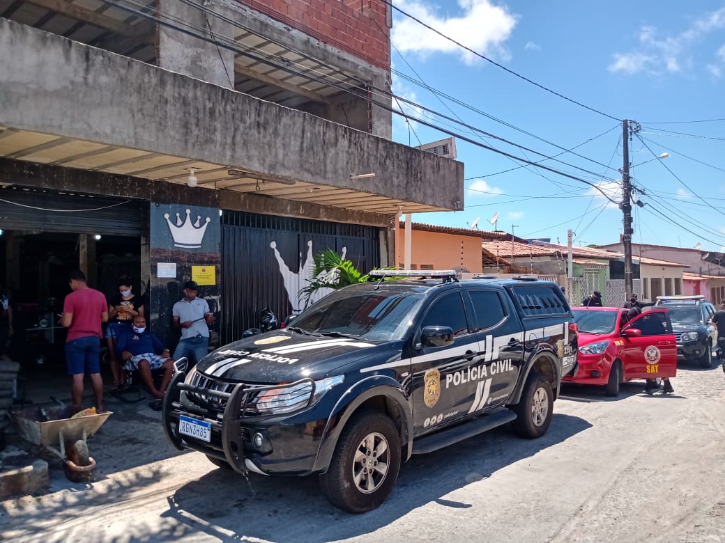 Polícia Civil faz operação e interdita sucata na Zona Norte de Natal