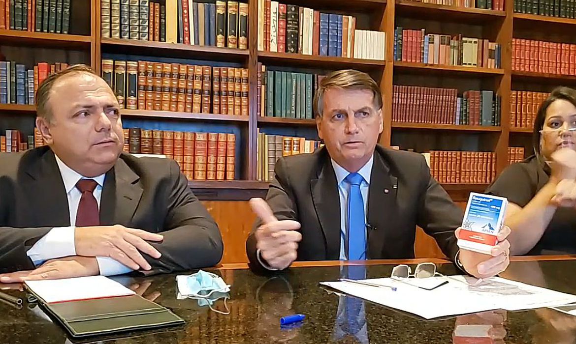 'Em janeiro, a gente começa a vacinar todo mundo', diz Pazuello