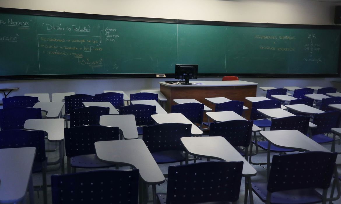 Enquanto RN adia, Manaus completa 1 mês de reabertura de escolas públicas