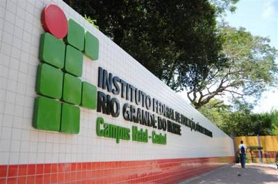 Reitor do IFRN revoga compra de notebooks