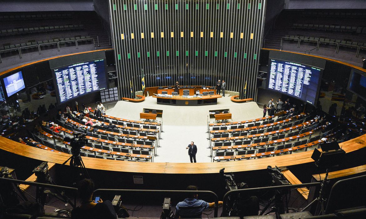 De 24 partidos, apenas 1 votou contra anistia de dívida bilionária de igrejas