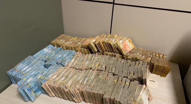 PF desfaz esquema milionário após show de dupla sertaneja famosa