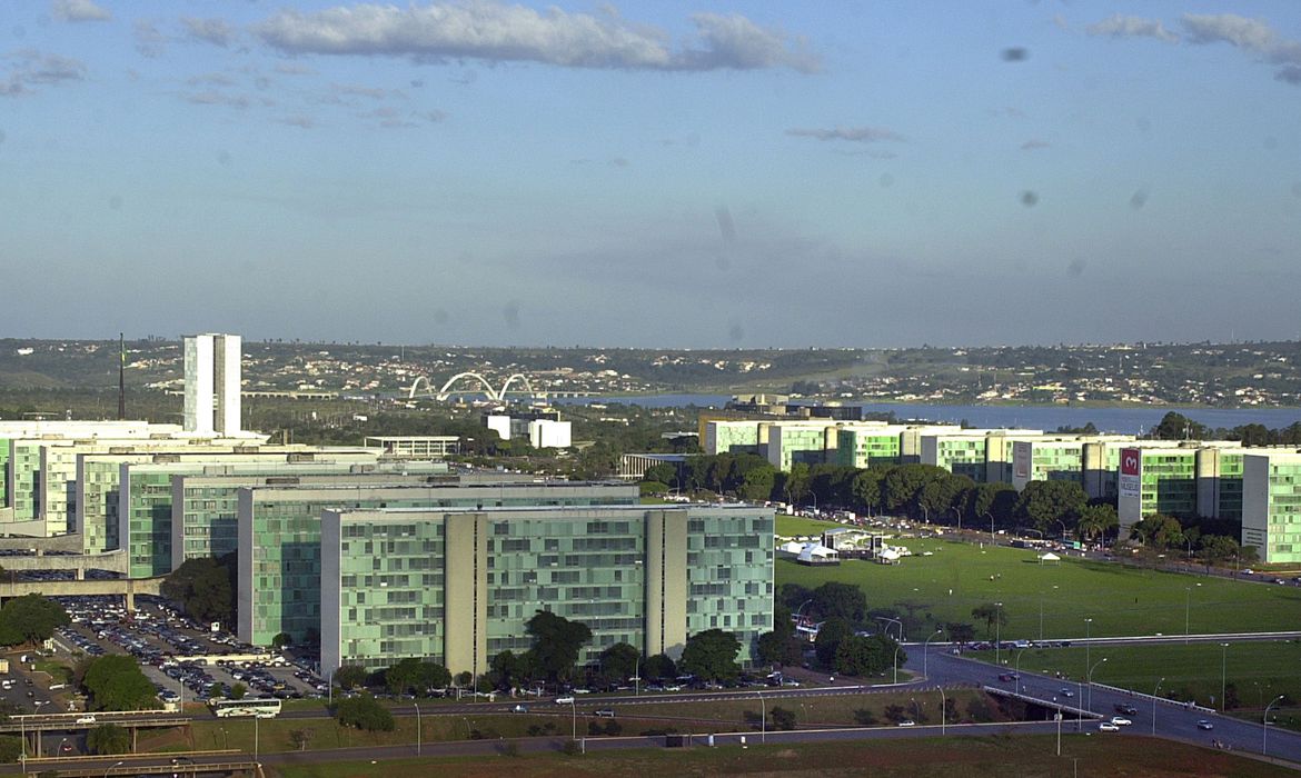 Medidas de ajuste fiscal podem gerar economia de R$ 816 bi em dez anos