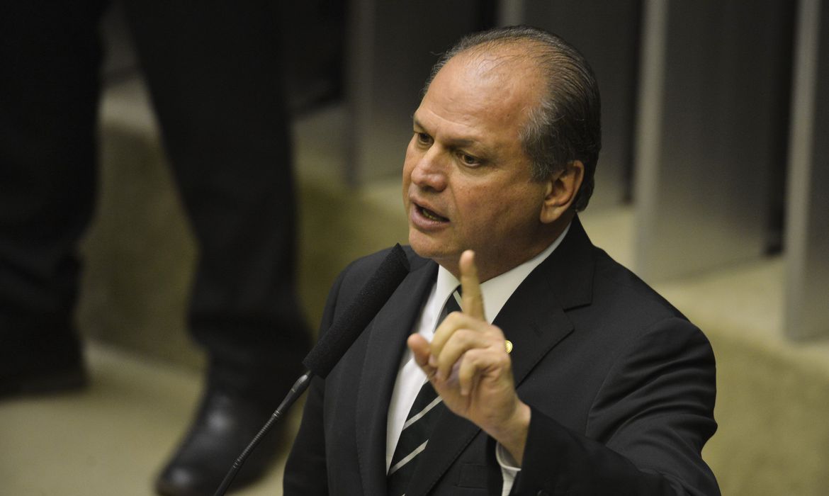 Líder do governo Bolsonaro e ex-ministro de Temer é alvo de buscas do MP