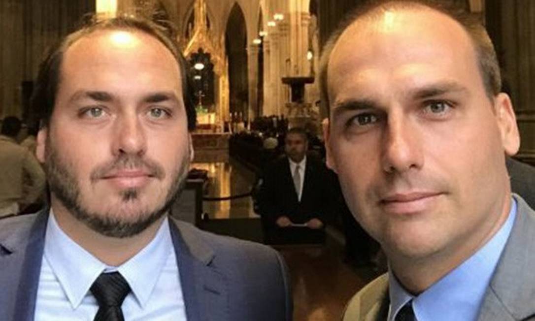 Carlos e Eduardo Bolsonaro são intimados a depor sobre atos contra STF