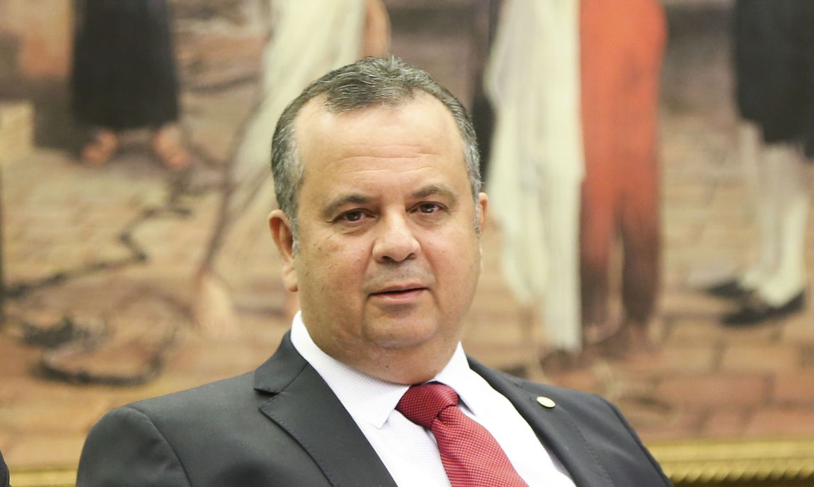 Rogério Marinho entrega moradias e anuncia retomada de obras no RN