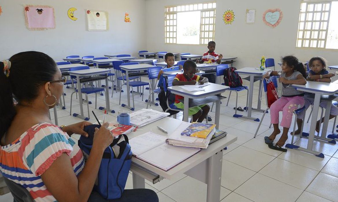 VÍDEO: Escolas públicas de Natal podem retornar ainda este ano, diz secretário
